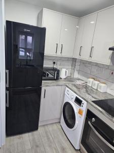 Jasmins House, 2 bedroom, Private Parking