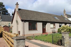 Newholme Self-Catering Bungalow - Ubytování bez kategorie ve městě Pitlochry