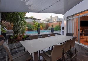 Luxury home walking distance to Blouberg beach