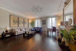 Georges V Champs-Élysées Escapade Familiale