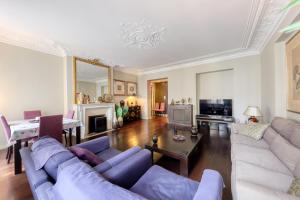 Georges V Champs-Élysées Escapade Familiale