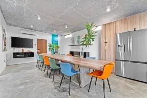 Featuring a breathtaking infinity pool and a beach tennis court - 洛伊萨