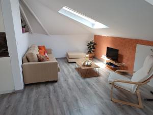 ATH Airport, Loft in Painia