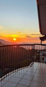 Baguio Transient House with Balcony and Sunset View by Dei Gratia