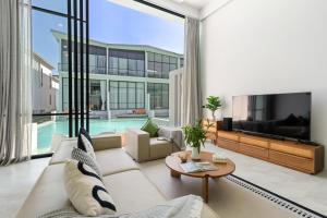 Zen Style Pool Access Townhouse