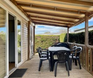 Maisons de vacances Mobilhome close to the pool - Cc110 Siblu Les Charmettes : photos des chambres