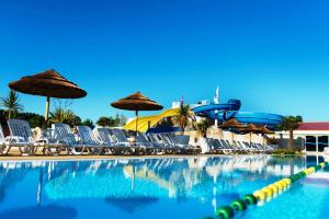 Maisons de vacances Mobilhome close to the pool - Cc110 Siblu Les Charmettes : photos des chambres