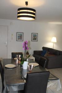 LESTRAN, 4 kms des plages, port, GR 34 et 2 h 15 Paris LGV