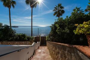 Lovely first line Apartment with Seaviews RDR452