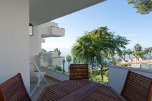 Lovely first line Apartment with Seaviews RDR452