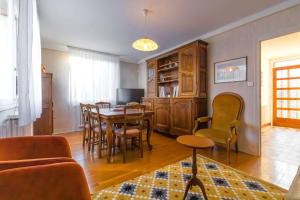 Sweet Burgundy Villa