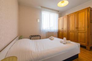 Sweet Burgundy Villa