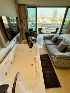 New Private Turkish Luxe Jacuzzi Studio - Bhundsi