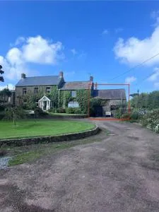 Farmhouse Apartment - 彭布罗克郡