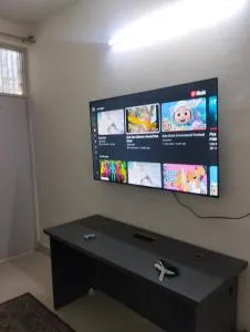 Good Spacious House with lawn - Ghaziabad