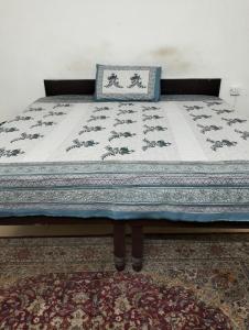 Good Spacious House with lawn