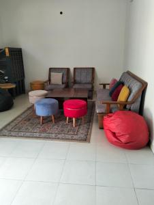 Good Spacious House with lawn