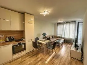 5 min from the Airport - إيتروبوليه