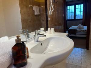 Hotels La Chaumiere DE L-EAU SAUVAGE : photos des chambres