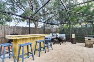 Pool & Patio Paradise! Largo Escape 4 Mi to Beach