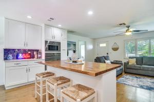 Pool & Patio Paradise! Largo Escape 4 Mi to Beach