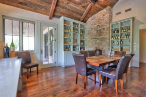 Fall Creek Vineyards Chardonnay Room