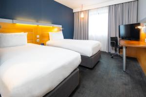 Standard Twin Room with Free Hot Breakfast room in Holiday Inn Express Stevenage an IHG Hotel