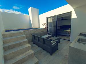 Luxury Private Room with private bathroom private Pool on Roof Top