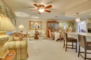 St Petersburg Home with Tropical Yard and Pool!