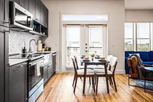 Luxurious New Unit 1Bd1Ba Pool, Golf Sim