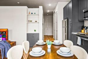 Luxurious New Unit 1Bd1Ba Pool, Golf Sim