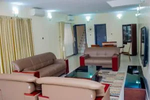 4 Bedroom all ensuite "Milk & Honey" Home in Adeniyi Jones Ikeja - Ajegunle