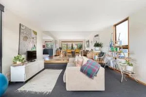 Tranquil Home in Howrah - Howrah