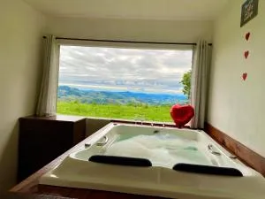 Chalé Mirante da Colina1 com hidro privativa e café da manhã - Córrego do Bom Jesus