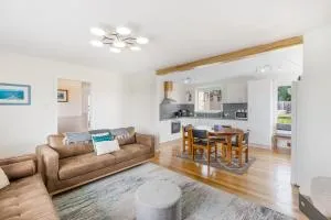 Modern Coastal Escape in Triabunna - Spring Beach