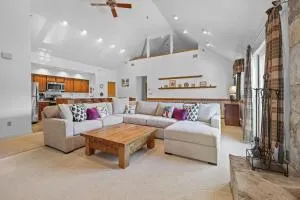 Stratton's Crown Point Mountain Views, Top Floor newlly furnished - Stratton