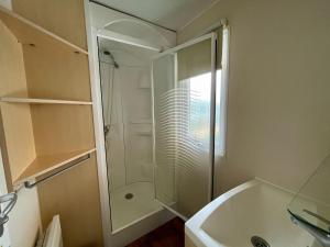 Maisons de vacances Mobile home - 3 bedrooms - Cc718 Les Charmettes 4 stars : photos des chambres