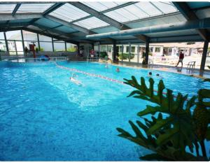 Maisons de vacances Mobile home - 3 bedrooms - Cc718 Les Charmettes 4 stars : photos des chambres