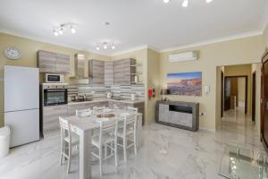 Seaview,Beautiful 3BR Apt 2