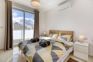 Beautiful Modern Central 2BR Apt