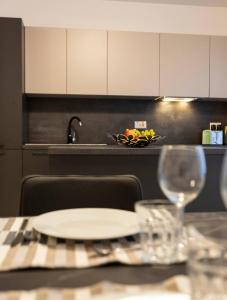 Beautiful Modern Central 2BR Apt