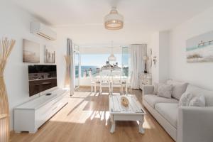 Luxury ocean view beach apartment