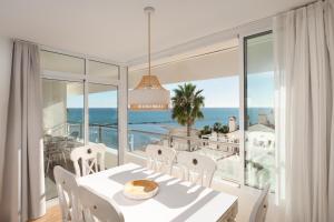 Luxury ocean view beach apartment