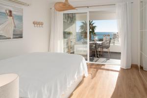 Luxury ocean view beach apartment