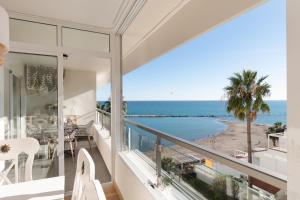 Luxury ocean view beach apartment