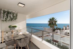 Luxury ocean view beach apartment