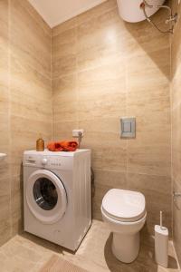 Beautiful Central Penthouse 1BR