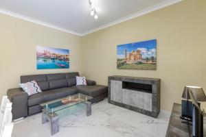 Penthouse, Seaview, Beautiful 2BR Apt 4