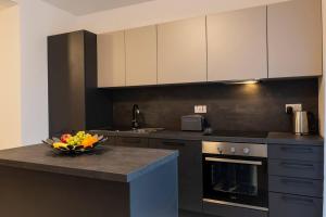 Beautiful Modern Central 2BR Apt