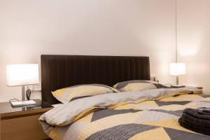 Beautiful Modern Central 2BR Apt